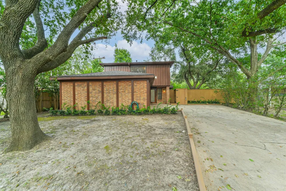 3111 Rockyridge Drive Houston, TX 77063