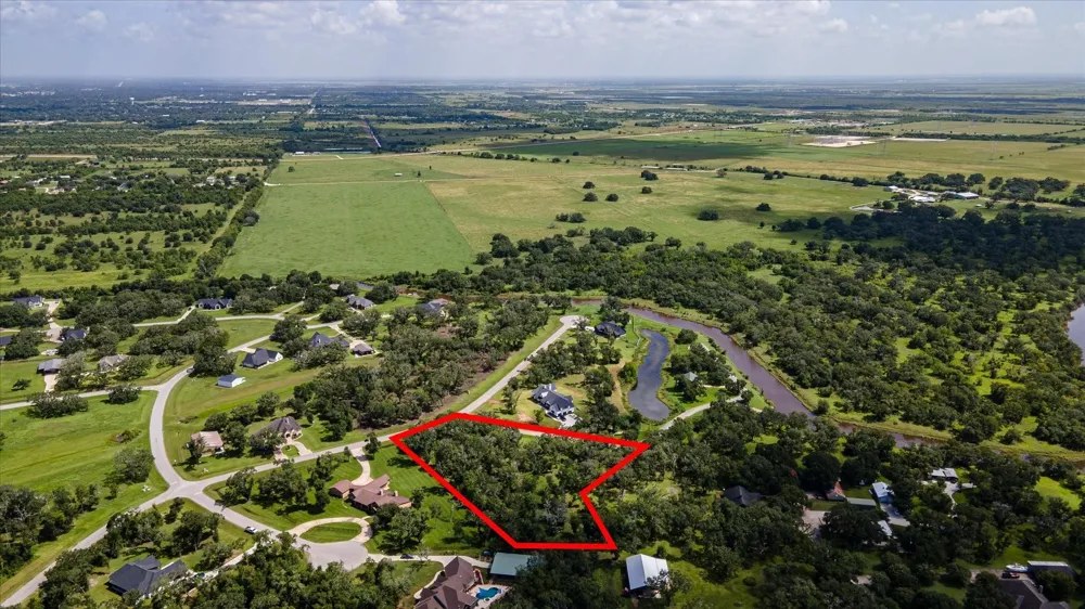 406 Thousand Oaks Drive Angleton, TX 77515