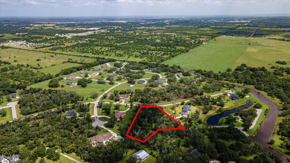 406 Thousand Oaks Drive Angleton, TX 77515