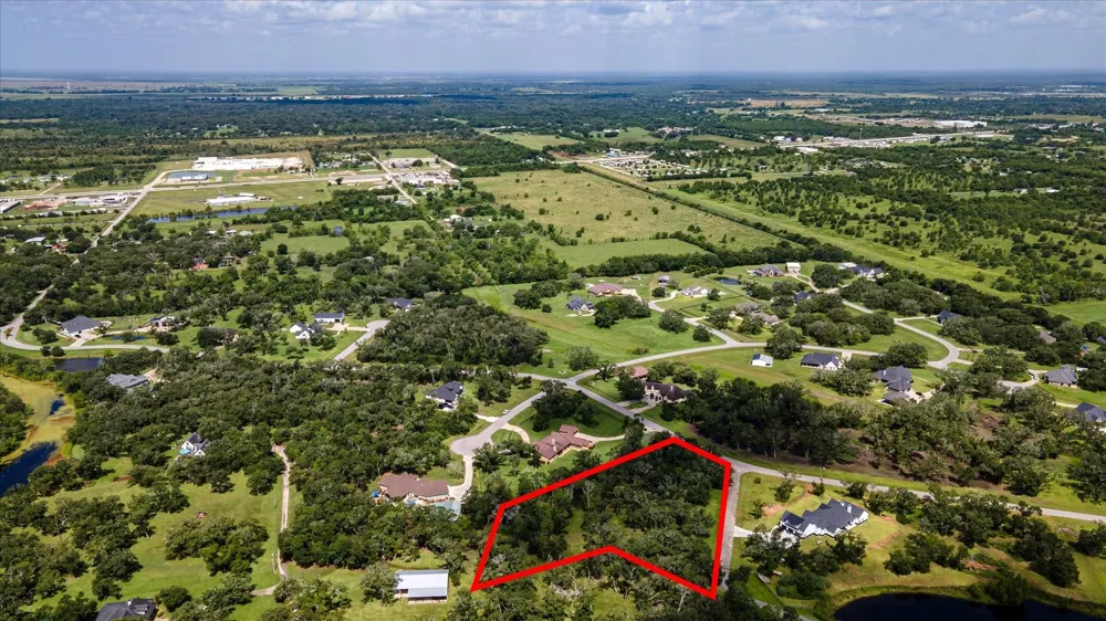 406 Thousand Oaks Drive Angleton, TX 77515