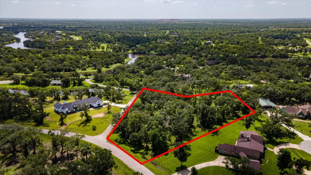 406 Thousand Oaks Drive Angleton, TX 77515