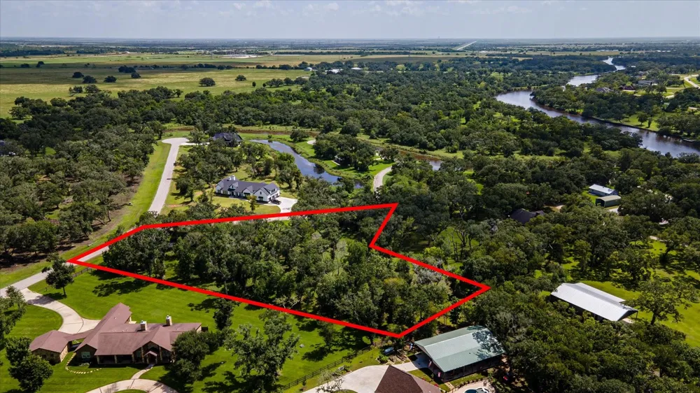 406 Thousand Oaks Drive Angleton, TX 77515