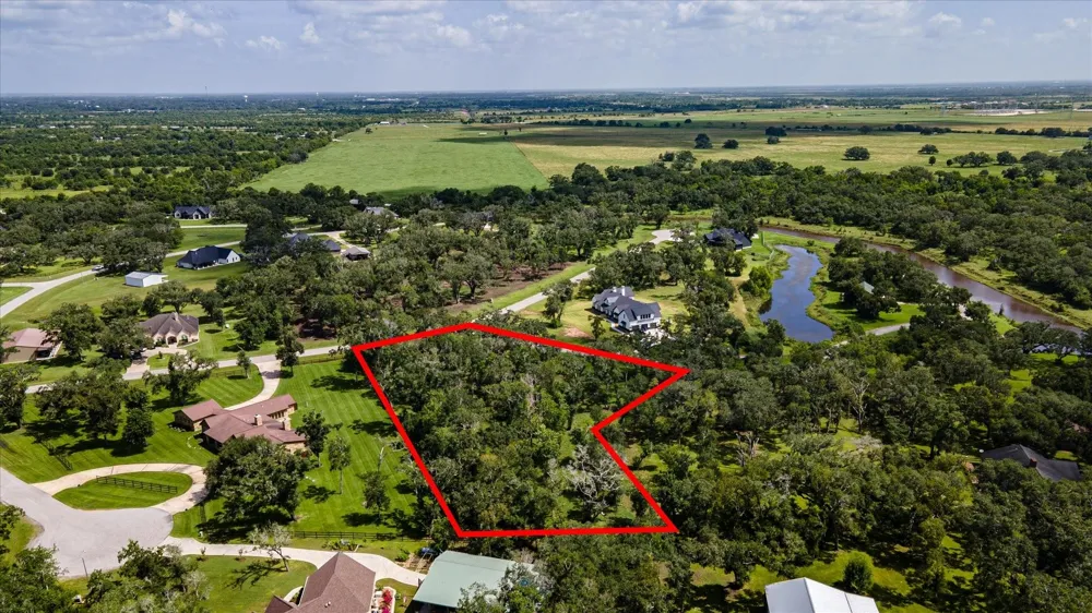 406 Thousand Oaks Drive Angleton, TX 77515