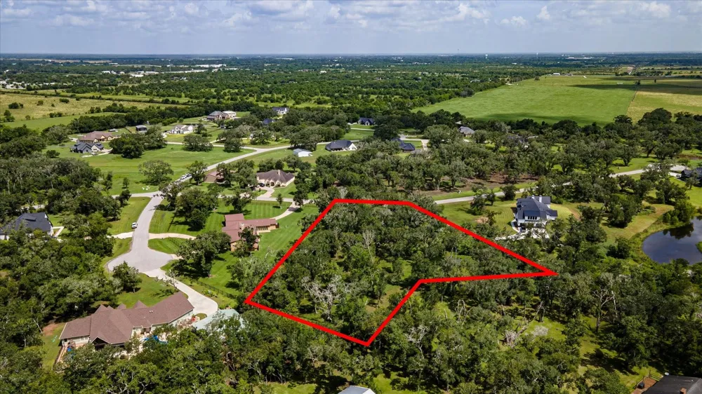 406 Thousand Oaks Drive Angleton, TX 77515
