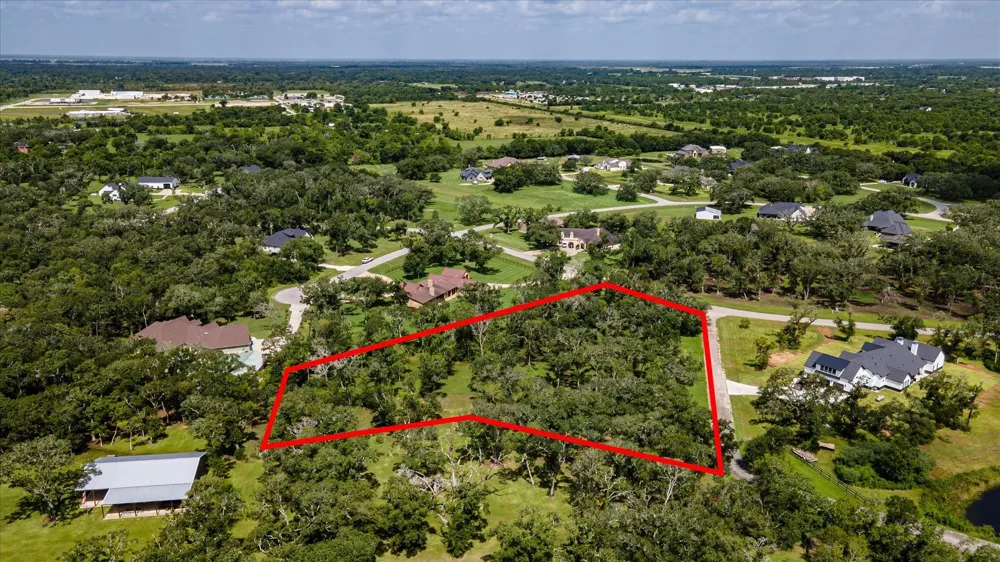 406 Thousand Oaks Drive Angleton, TX 77515