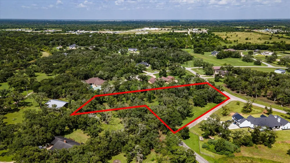 406 Thousand Oaks Drive Angleton, TX 77515