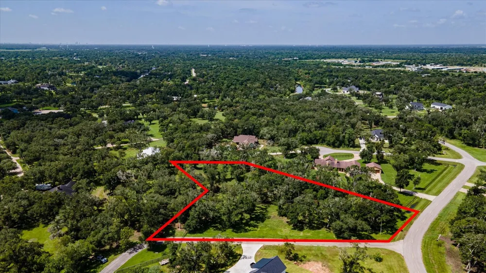 406 Thousand Oaks Drive Angleton, TX 77515