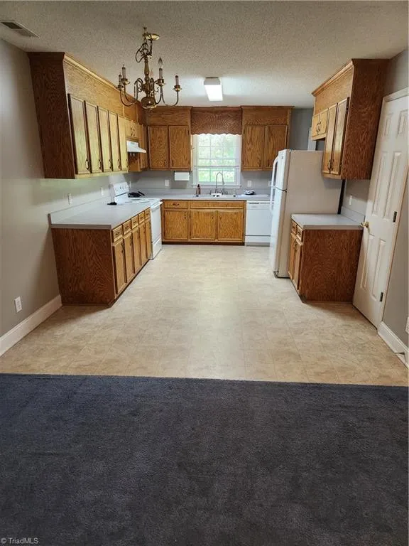 2095 Piney Mountain Road Walnut Cove, NC 27052