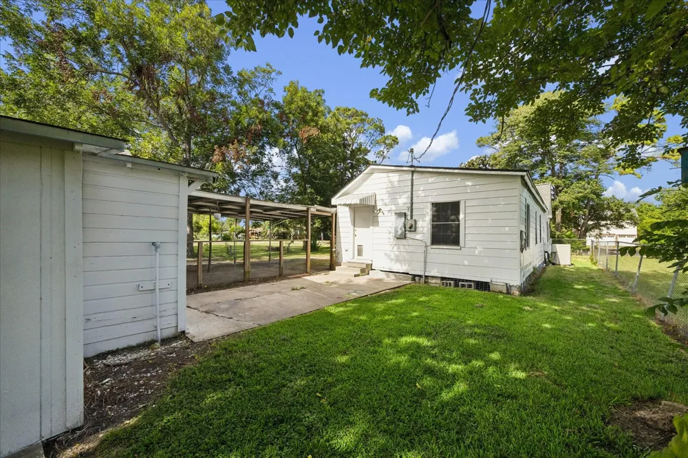 408 S 4th Street La Porte, TX 77571