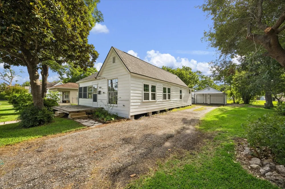 408 S 4th Street La Porte, TX 77571