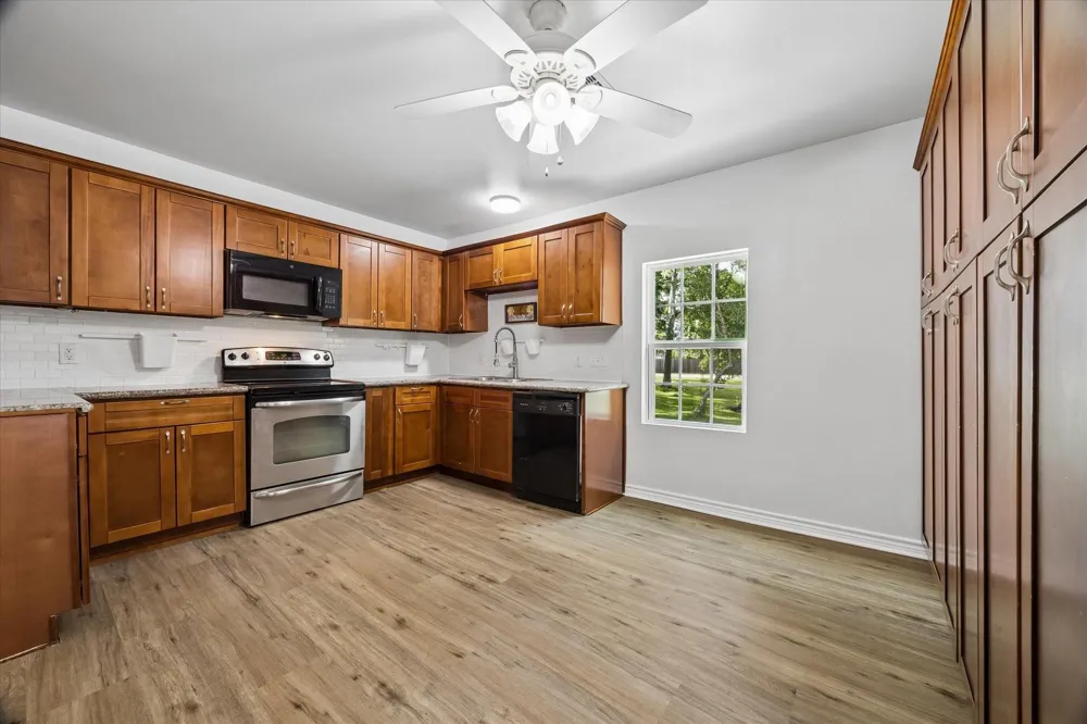 408 S 4th Street La Porte, TX 77571