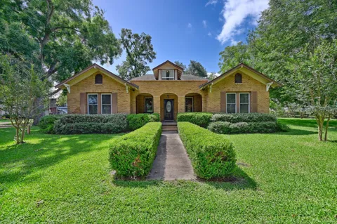 3348 W Ueckert