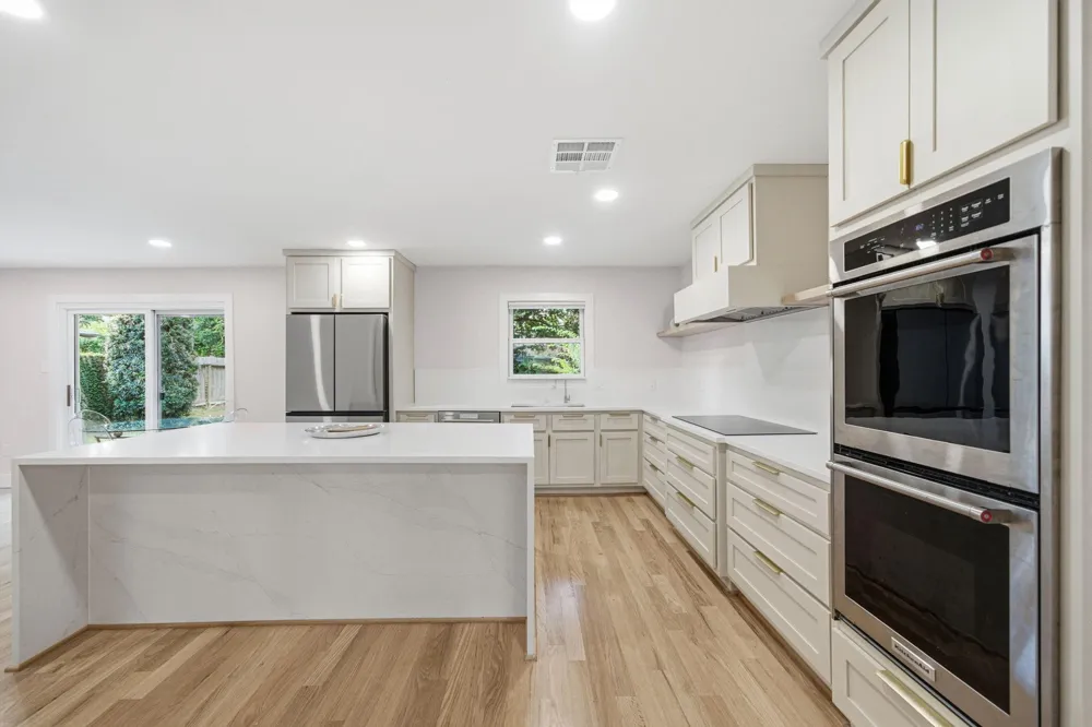 10131 Whiteside Lane Houston, TX 77043
