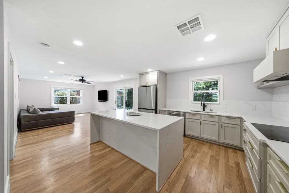 10131 Whiteside Lane Houston, TX 77043