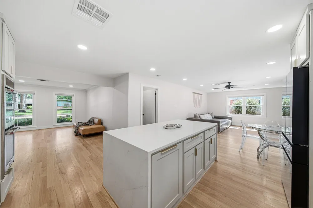 10131 Whiteside Lane Houston, TX 77043