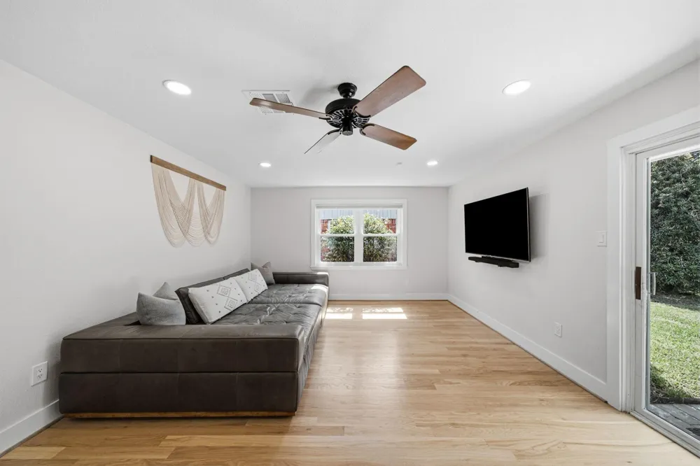 10131 Whiteside Lane Houston, TX 77043