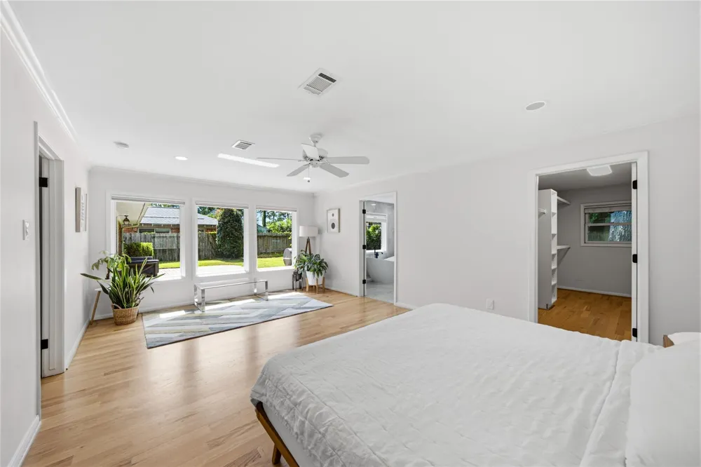 10131 Whiteside Lane Houston, TX 77043