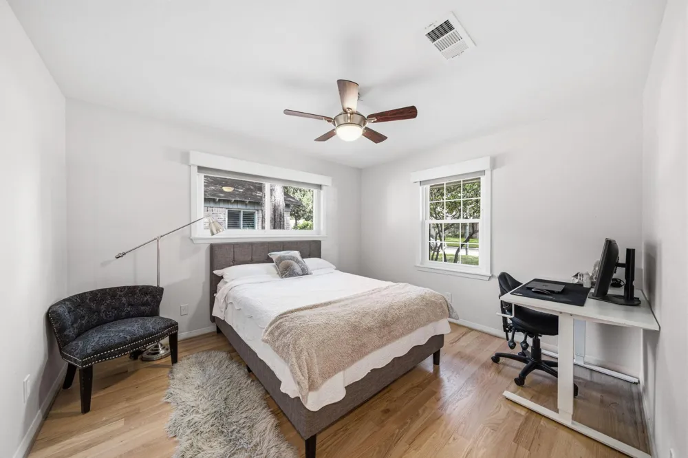10131 Whiteside Lane Houston, TX 77043