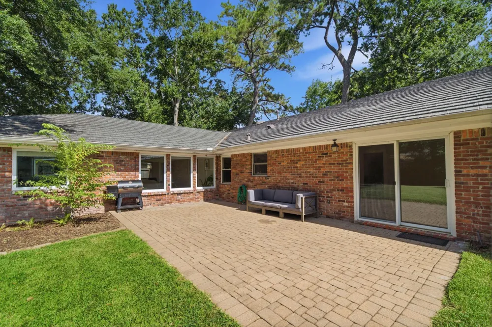 10131 Whiteside Lane Houston, TX 77043