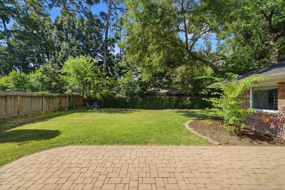 10131 Whiteside Lane Houston, TX 77043