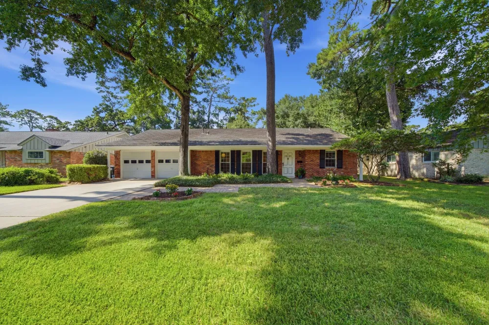 10131 Whiteside Lane Houston, TX 77043