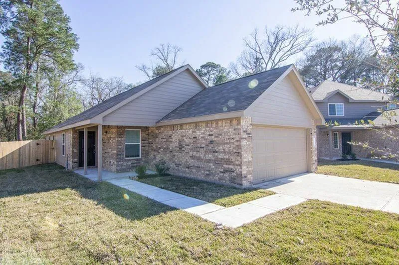 301 Meadows Drive Willis, TX 77378