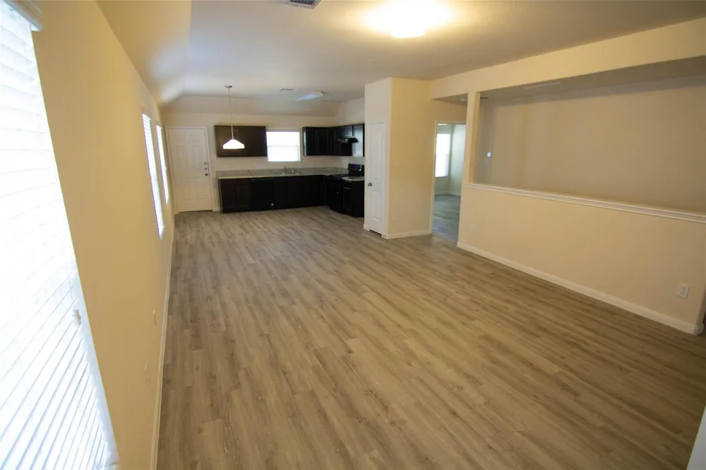 301 Meadows Drive Willis, TX 77378