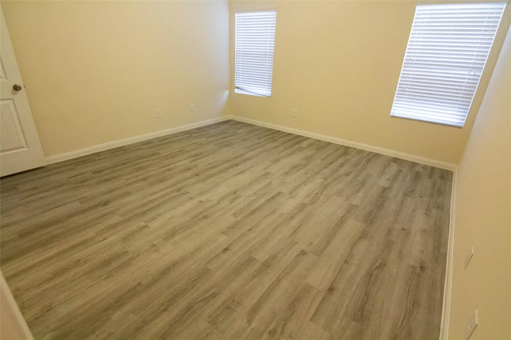 301 Meadows Drive Willis, TX 77378
