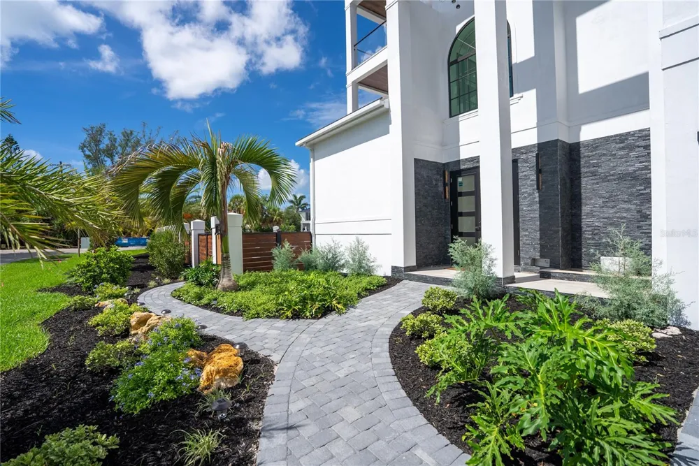 539 AVENIDA DEL NORTE Sarasota, FL 34242