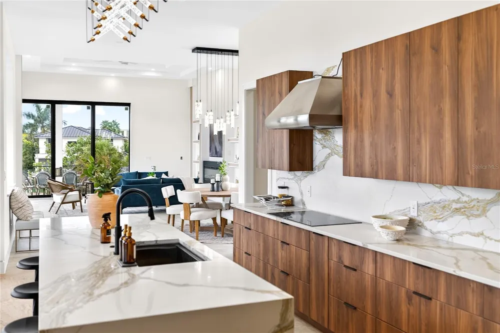 539 AVENIDA DEL NORTE Sarasota, FL 34242
