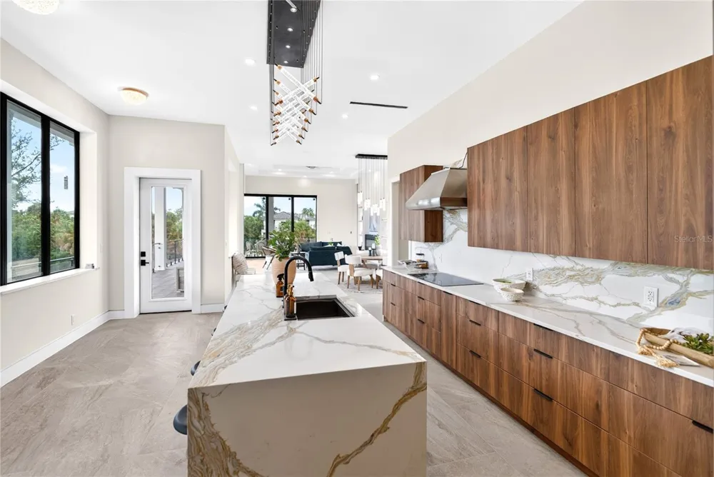 539 AVENIDA DEL NORTE Sarasota, FL 34242