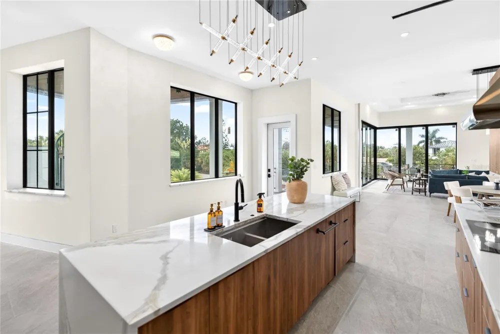 539 AVENIDA DEL NORTE Sarasota, FL 34242