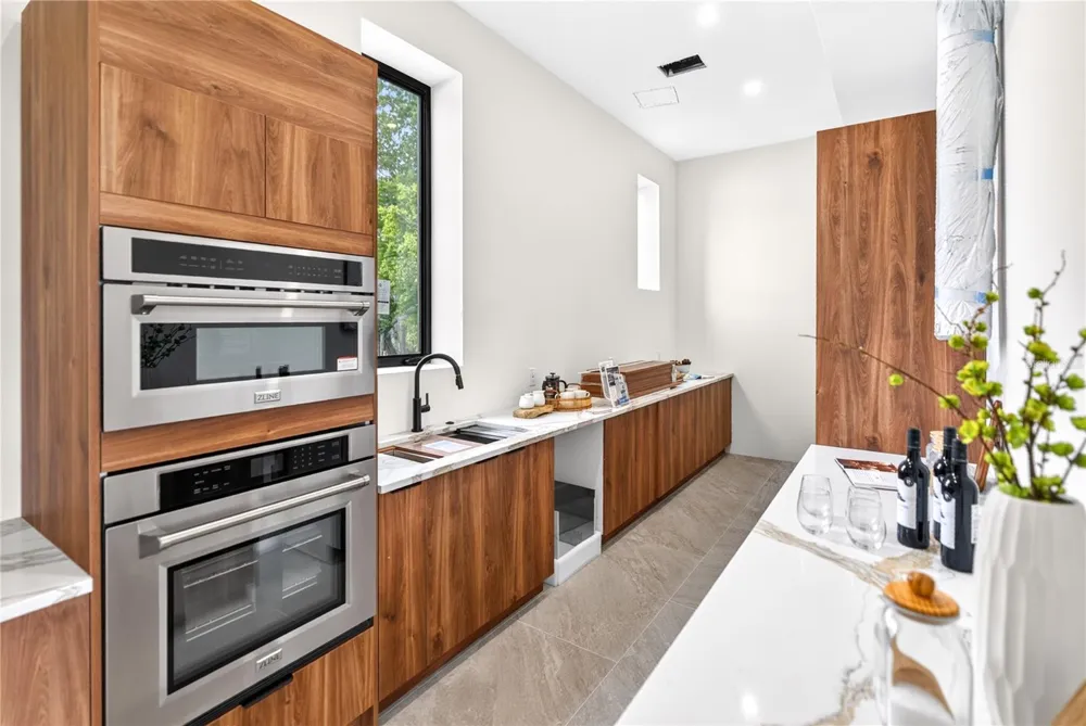 539 AVENIDA DEL NORTE Sarasota, FL 34242