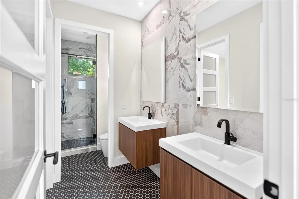 539 AVENIDA DEL NORTE Sarasota, FL 34242