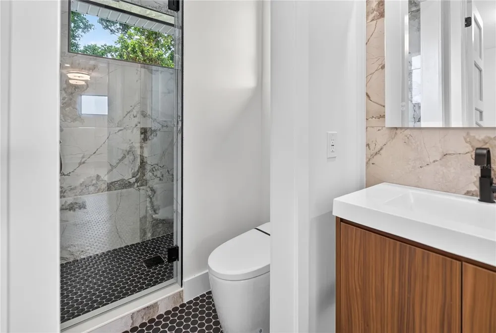 539 AVENIDA DEL NORTE Sarasota, FL 34242
