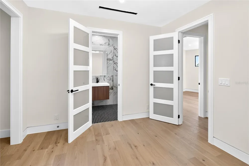 539 AVENIDA DEL NORTE Sarasota, FL 34242