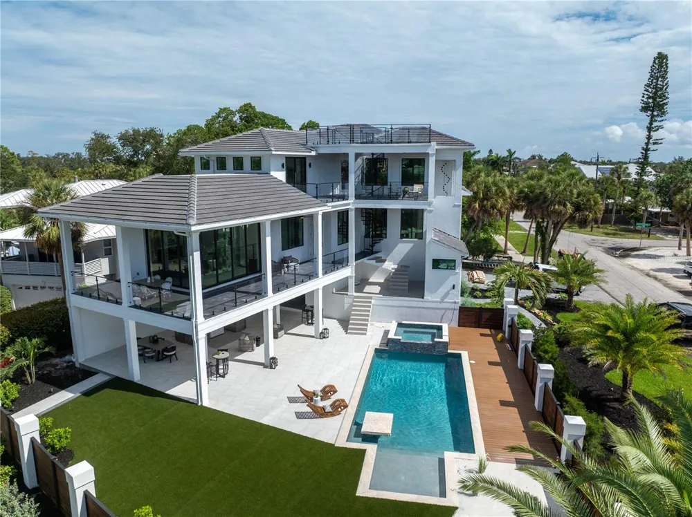 539 AVENIDA DEL NORTE Sarasota, FL 34242