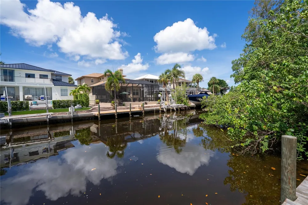 539 AVENIDA DEL NORTE Sarasota, FL 34242