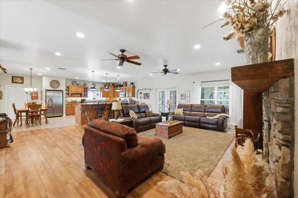 8404 MATHEWS ROAD Lakeland, FL 33809