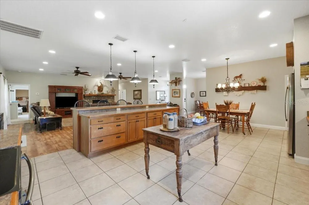 8404 MATHEWS ROAD Lakeland, FL 33809