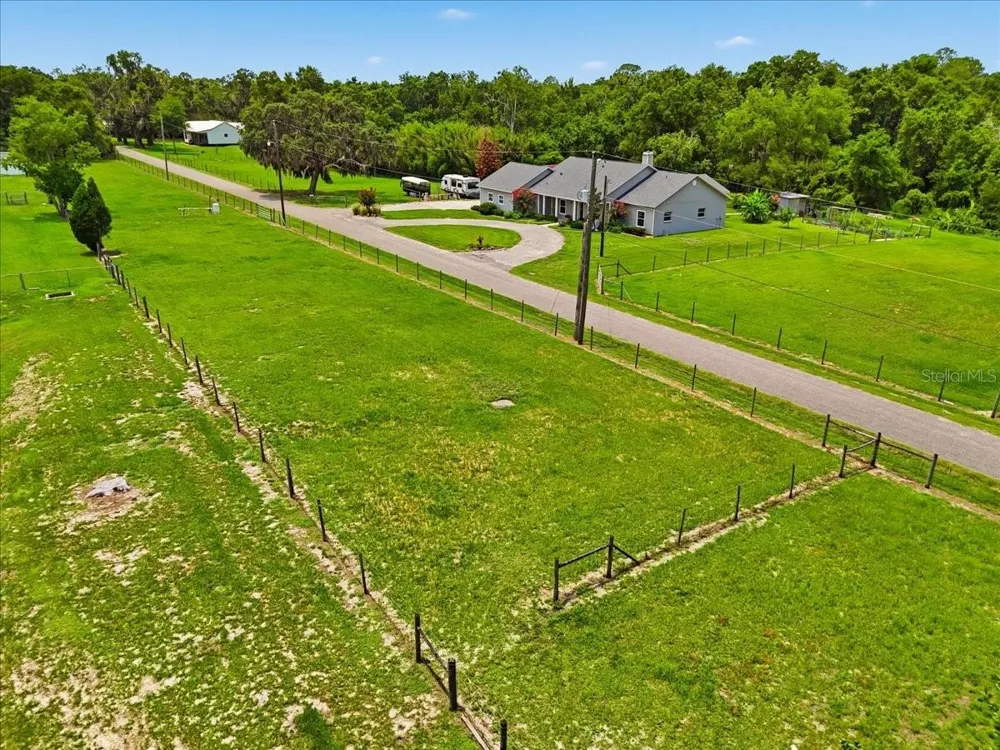 8404 MATHEWS ROAD Lakeland, FL 33809