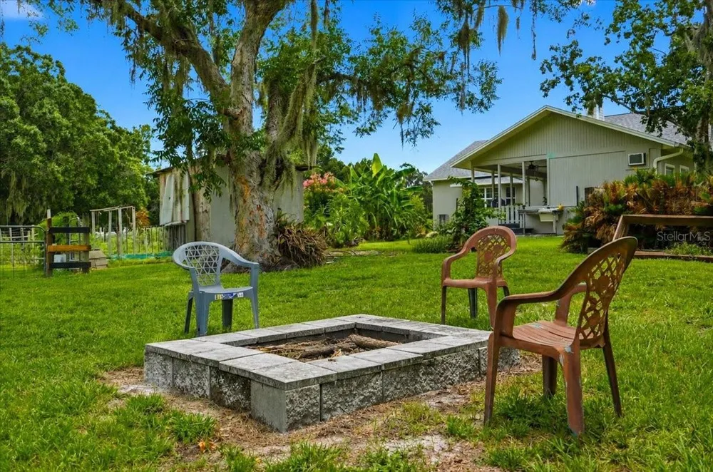8404 MATHEWS ROAD Lakeland, FL 33809