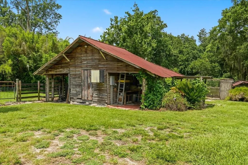 8404 MATHEWS ROAD Lakeland, FL 33809