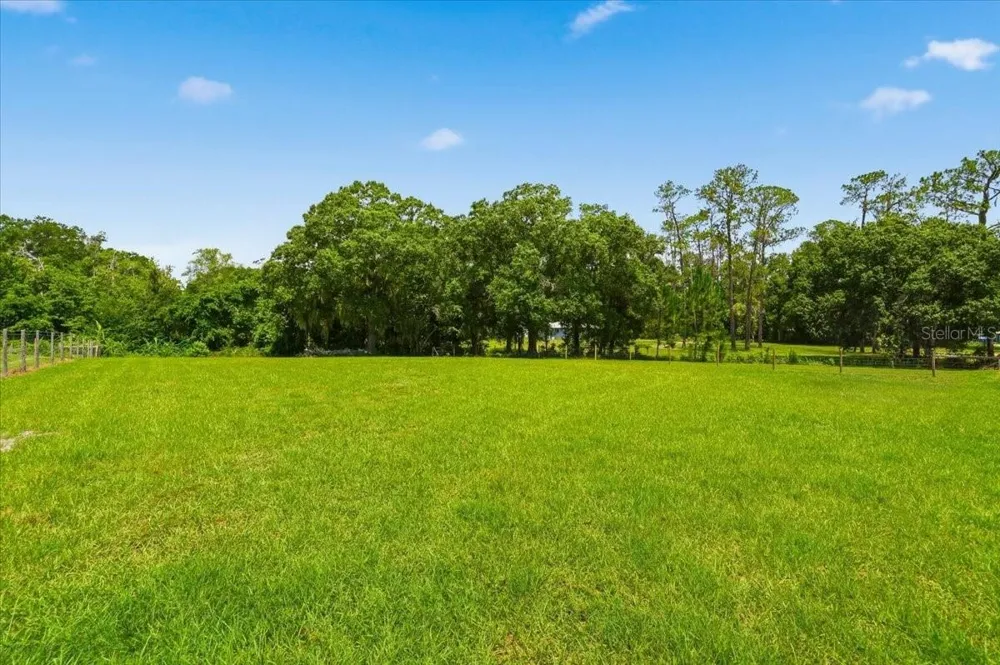 8404 MATHEWS ROAD Lakeland, FL 33809