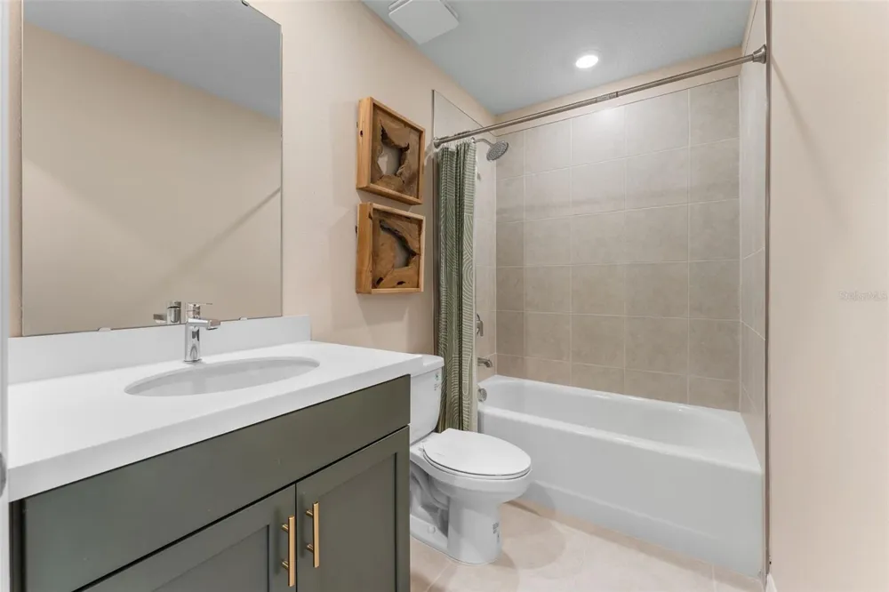 652 EMERALD GROVE DRIVE Apopka, FL 32703