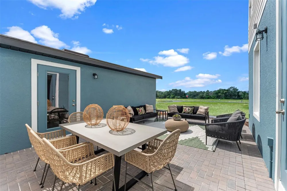 652 EMERALD GROVE DRIVE Apopka, FL 32703
