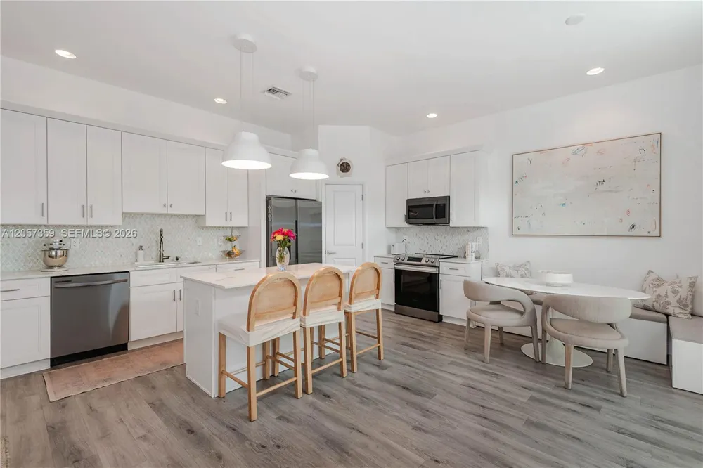 1066 NE 35th St Oakland Park, FL 33334