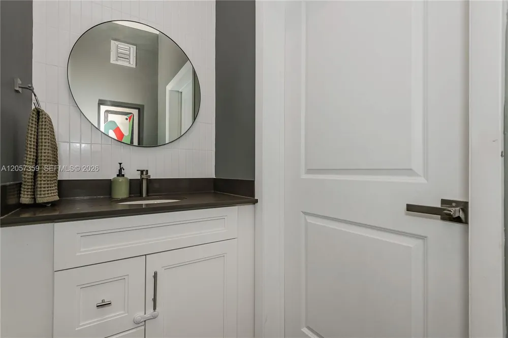 1066 NE 35th St Oakland Park, FL 33334