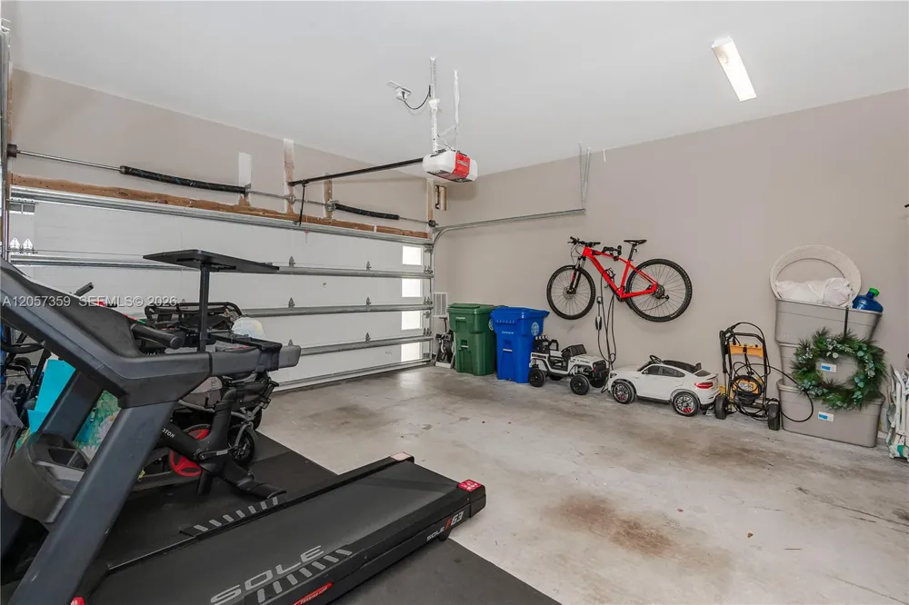 1066 NE 35th St Oakland Park, FL 33334