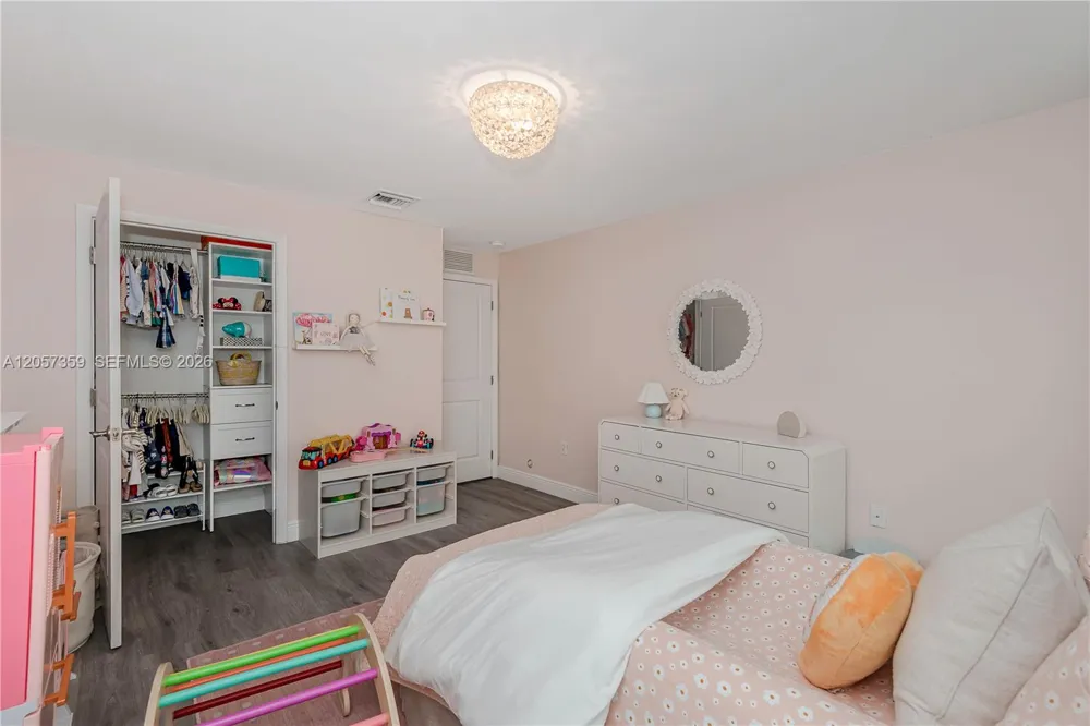 1066 NE 35th St Oakland Park, FL 33334